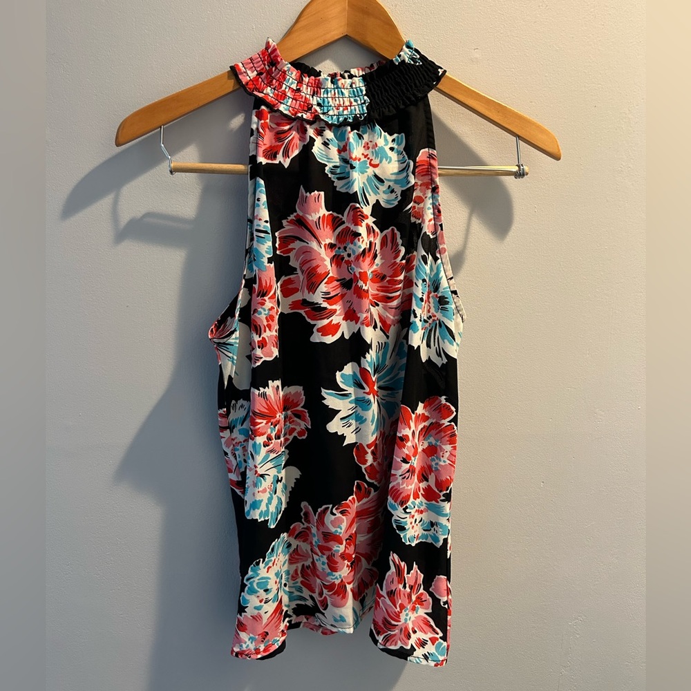 Women’s super cute floral dressy tank top size Medium.